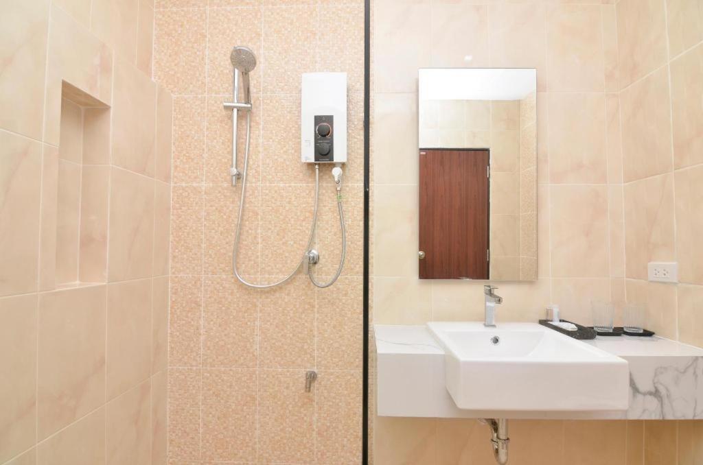 Boondara Boutique Hotel Нахон Паном Екстериор снимка